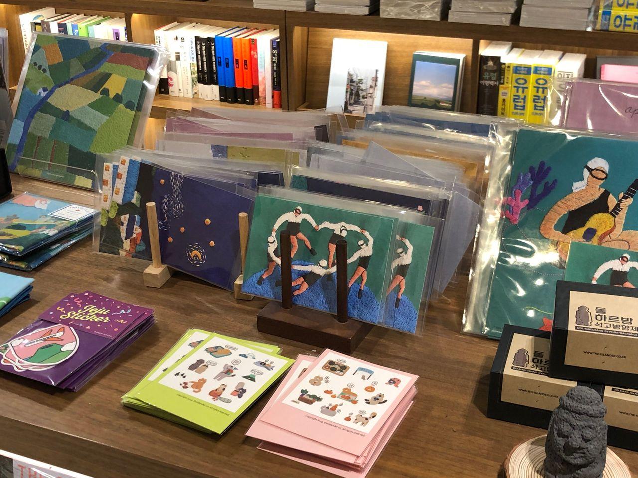 Euljiro Arc.N.Book | Beautiful tunnel made of walls filled with books!